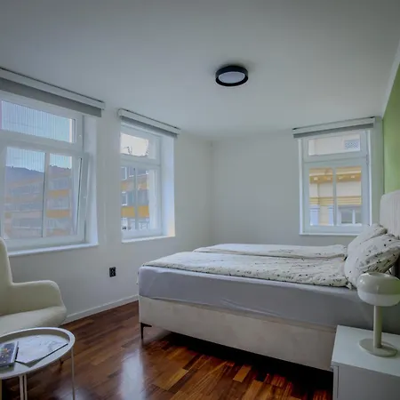 Charming 2bdr Retreat - 3 Min To The Cathedral *