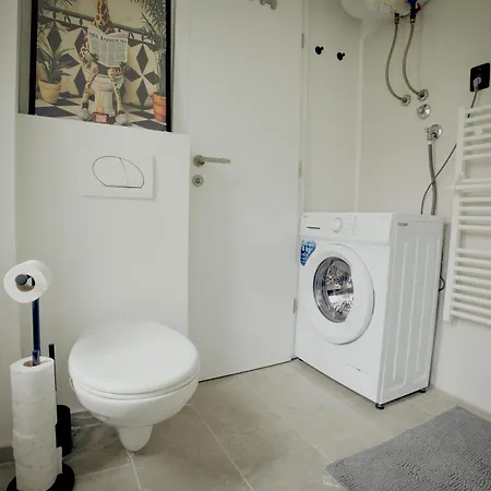 Charming 2bdr Retreat - 3 Min To The Cathedral Apartamento